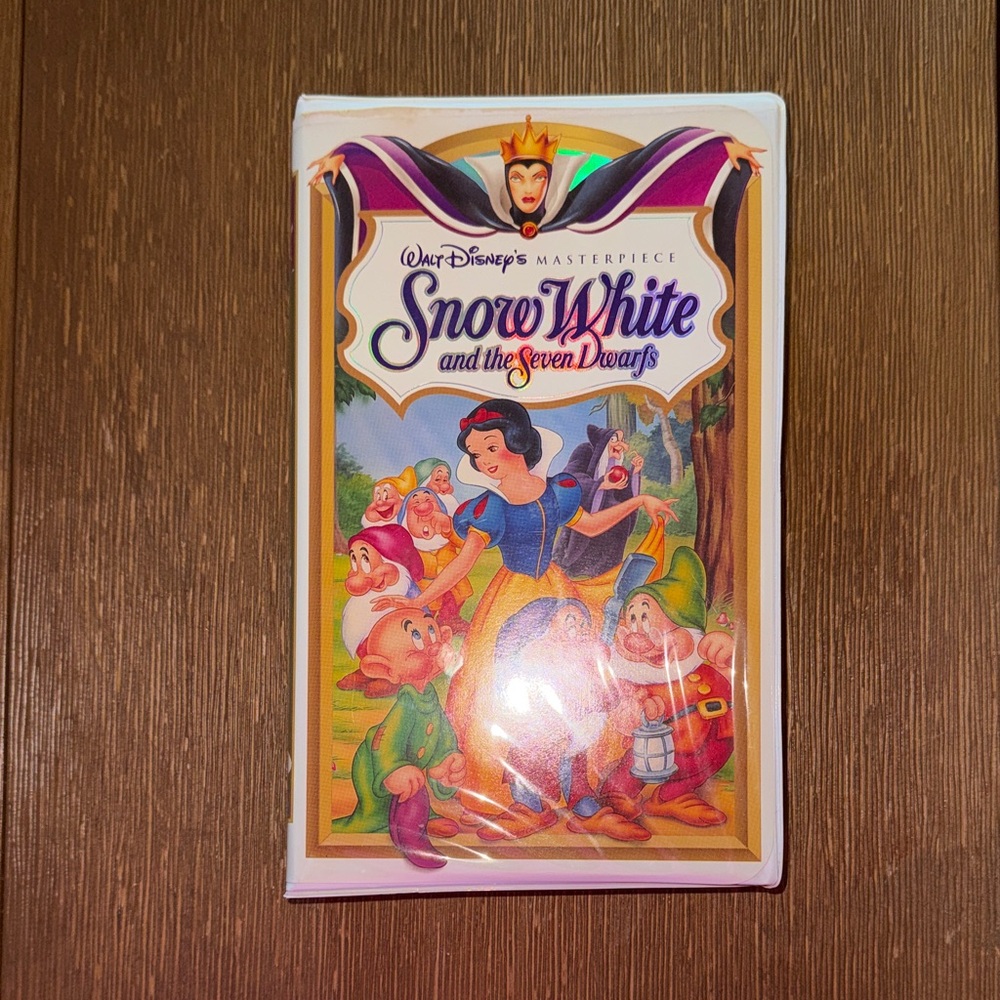 Disney Snow White and the Seven Dwarfs VHS holographic Cover